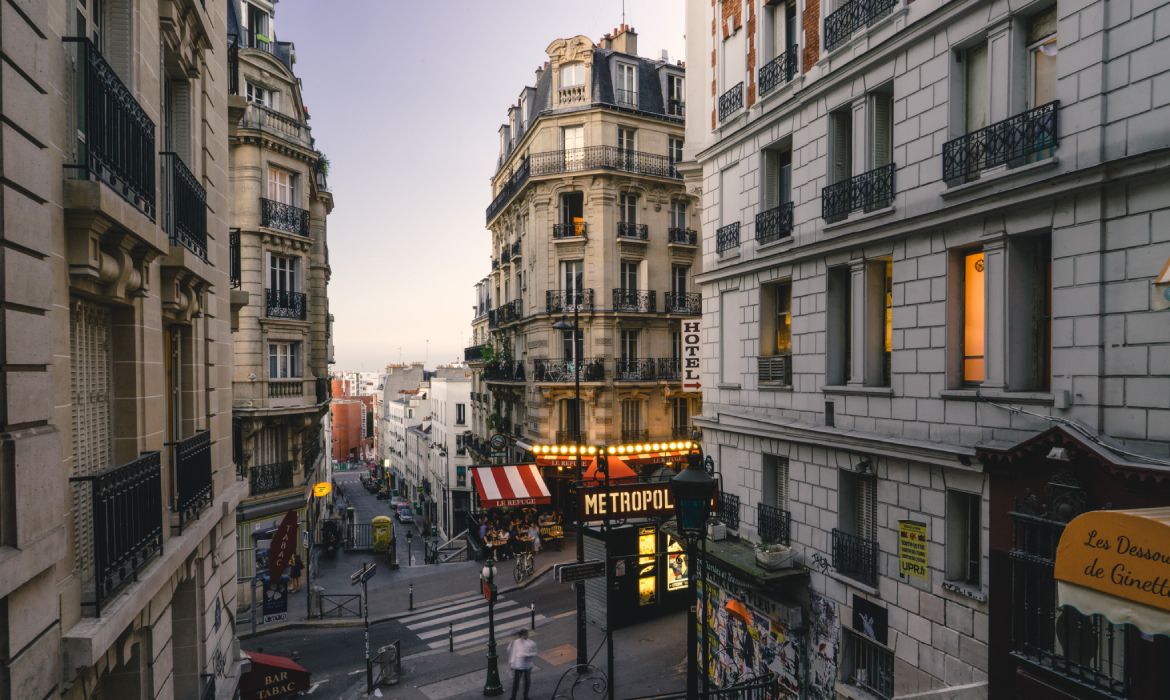L'art de la location à Paris : Comparaison des options de location à court terme et à long terme, avantages et inconvénients.
